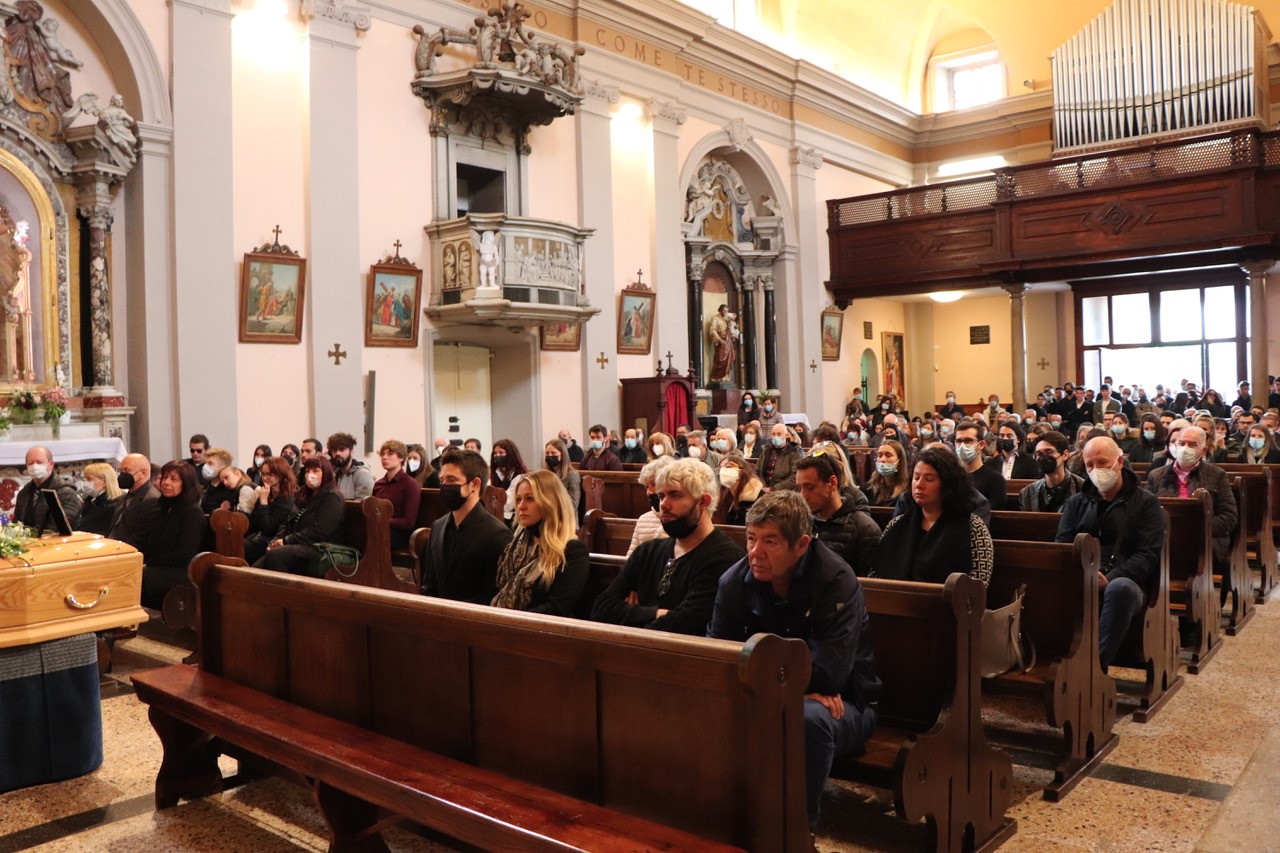 Immagine per Ronchi, un migliaio a salutare Alessandro: «Persona buona e pulita»